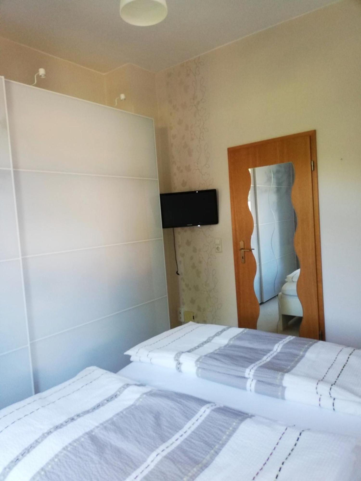 Ferienwohnung Und Pension "Zur Aue" Konigsbruck Экстерьер фото